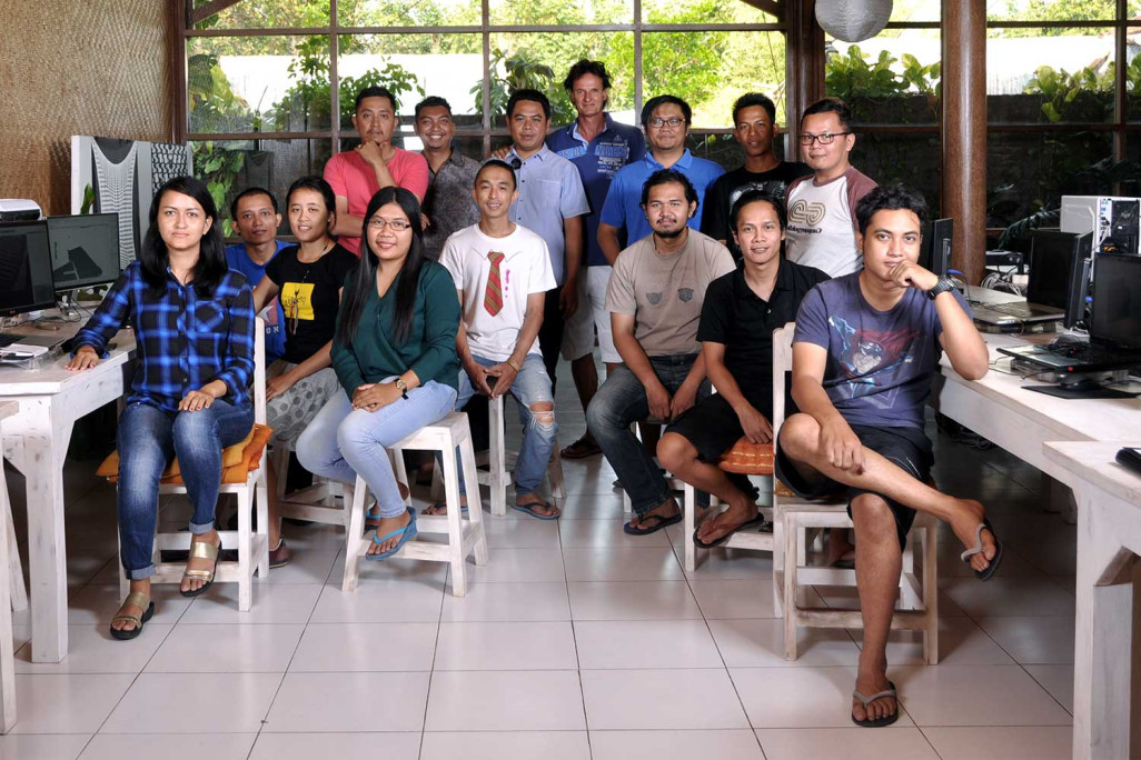 HMQ ASIA, Team