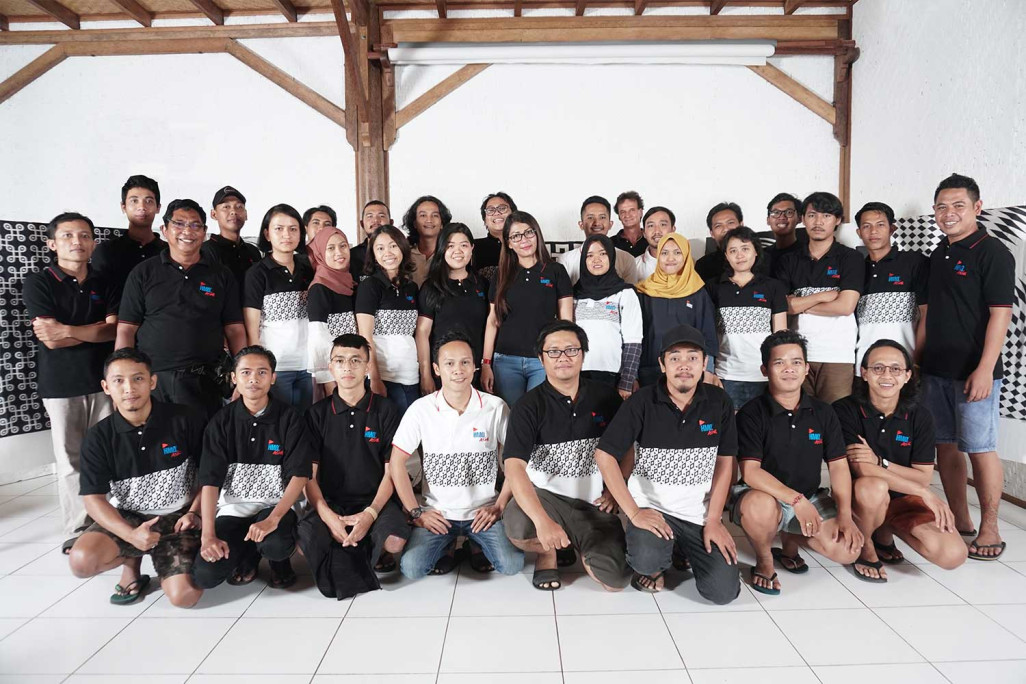 HMQ ASIA, Team